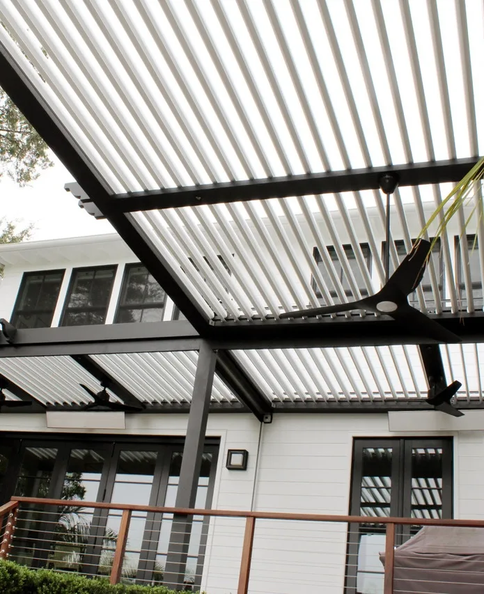 StruXure Pergola X — Pivot 6 Louvers — Pergolas